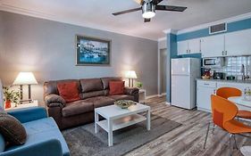 Sunset Beach Suites Of Madeira Beach! Pet Friendly Summer Getaway! Steps To Beach! - Suite 10