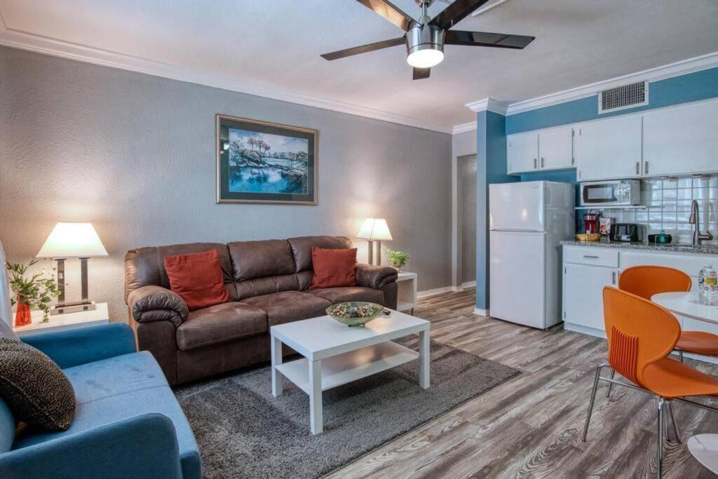 Sunset Beach Suites Of Madeira Beach! Pet Friendly Summer Getaway! Steps To Beach! - Suite 10 St. Pete Beach Exterior photo